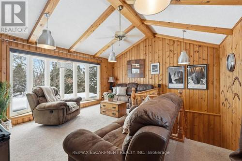 2036 Mountainside Drive, Burlington, ON - Indoor Photo Showing Living Room