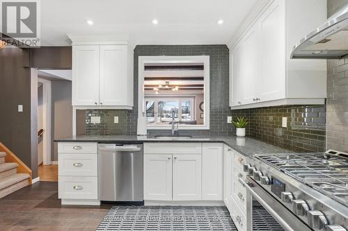 2036 Mountainside Drive, Burlington, ON - Indoor Photo Showing Kitchen With Upgraded Kitchen