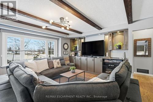 2036 Mountainside Drive, Burlington, ON - Indoor Photo Showing Living Room