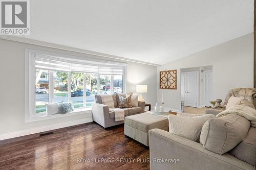 2063 Cavendish Drive, Burlington, ON - Indoor Photo Showing Living Room