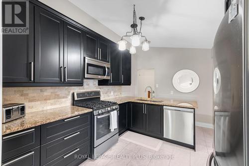2063 Cavendish Drive, Burlington, ON - Indoor Photo Showing Kitchen With Double Sink With Upgraded Kitchen