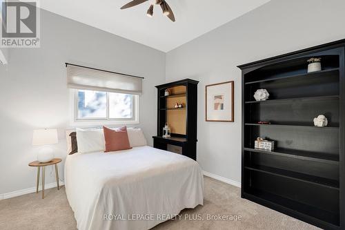 2063 Cavendish Drive, Burlington, ON - Indoor Photo Showing Bedroom