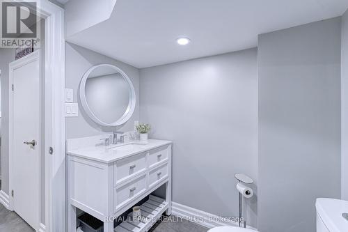 2063 Cavendish Drive, Burlington, ON - Indoor Photo Showing Bathroom