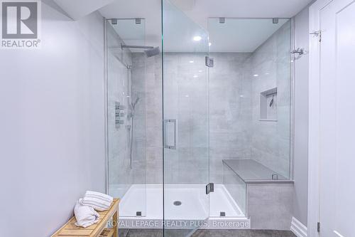 2063 Cavendish Drive, Burlington, ON - Indoor Photo Showing Bathroom
