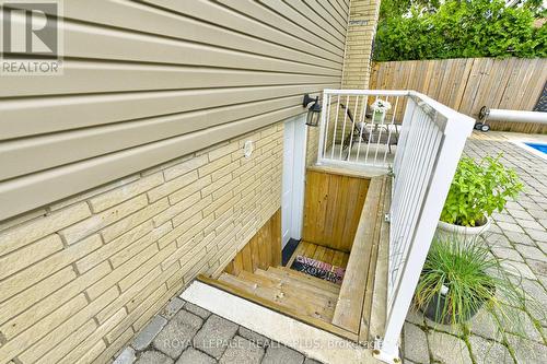 2063 Cavendish Drive, Burlington, ON - Outdoor