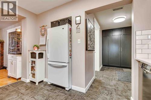 206 5 Avenue Se, Three Hills, AB - Indoor