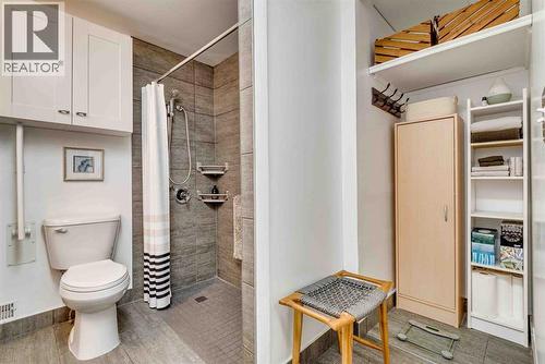 206 5 Avenue Se, Three Hills, AB - Indoor Photo Showing Bathroom