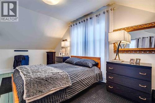 206 5 Avenue Se, Three Hills, AB - Indoor Photo Showing Bedroom