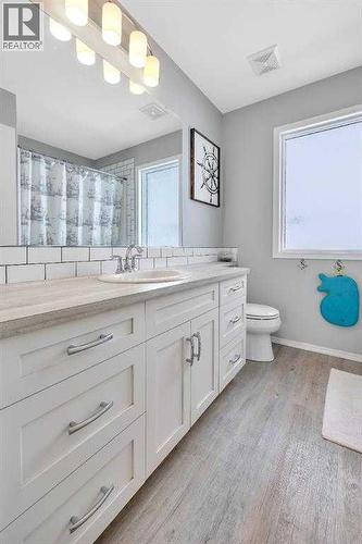 85 Reynolds Road, Sylvan Lake, AB - Indoor Photo Showing Bathroom