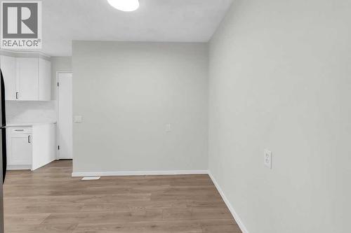 10 Radcliffe Crescent Se, Calgary, AB - Indoor
