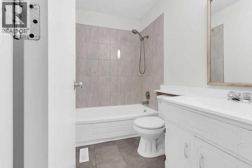 10 Radcliffe Crescent Se, Calgary, AB - Indoor Photo Showing Bathroom
