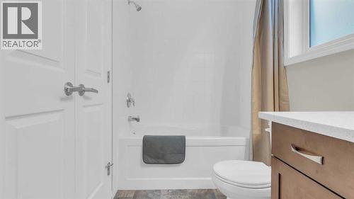 1120 Windhaven Close Sw, Airdrie, AB - Indoor Photo Showing Bathroom