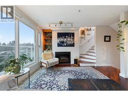 15 877 W 7TH AVENUE  Vancouver, BC V5Z 1C2