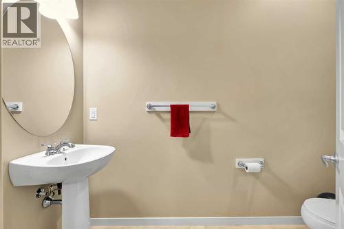 88 Nolanfield Crescent Nw, Calgary, AB - Indoor Photo Showing Bathroom