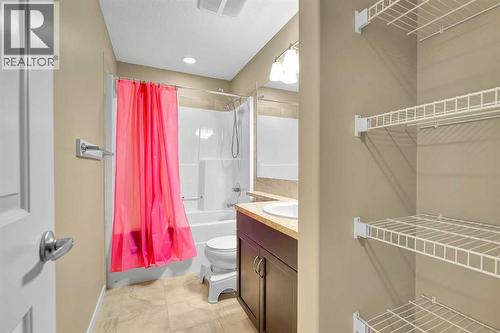 88 Nolanfield Crescent Nw, Calgary, AB - Indoor Photo Showing Bathroom