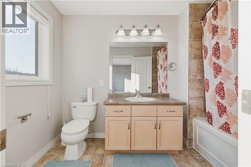 23 Doon Creek Street, Kitchener, ON - Indoor Photo Showing Bathroom