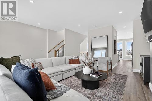 153 - 2830 Tokala Trail, London North (North S), ON - Indoor Photo Showing Living Room