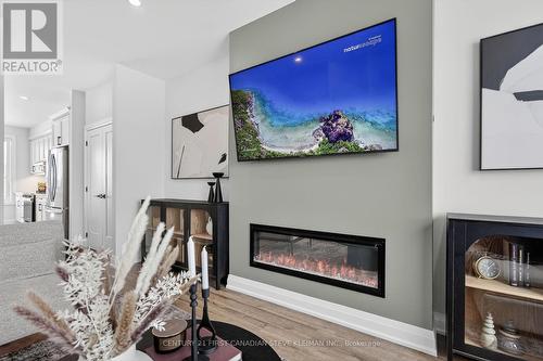 155 - 2830 Tokala Trail, London North (North S), ON - Indoor With Fireplace