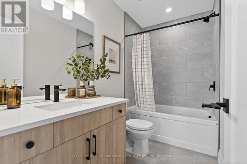 155 - 2830 Tokala Trail, London North (North S), ON - Indoor Photo Showing Bathroom