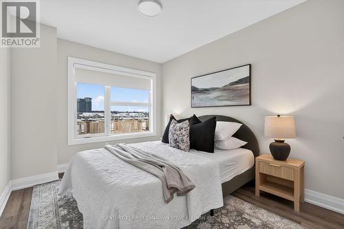 105 - 2830 Tokala Trail, London North (North S), ON - Indoor Photo Showing Bedroom