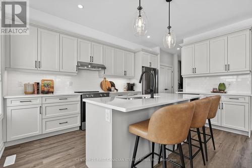 105 - 2830 Tokala Trail, London North (North S), ON - Indoor Photo Showing Kitchen With Upgraded Kitchen