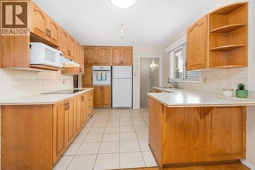 Kitchen - 1423 18A Street Ne, Calgary, AB - Indoor Photo Showing Kitchen