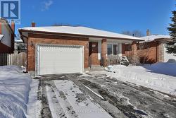 944 WILLIAM BOOTH CRESCENT  Oshawa, ON L1G 7N4