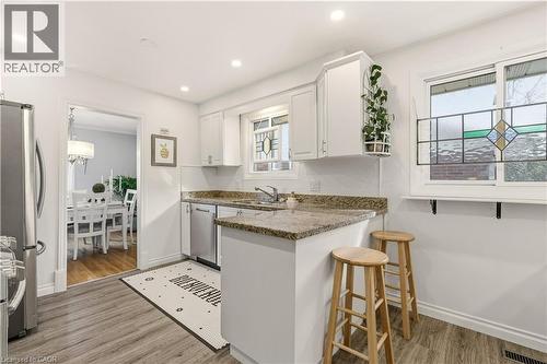 566 Lani Crescent, Burlington, ON - Indoor Photo Showing Kitchen