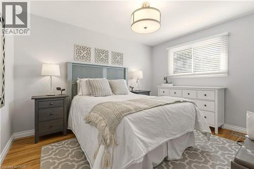 566 Lani Crescent, Burlington, ON - Indoor Photo Showing Bedroom