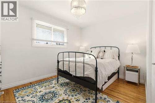 566 Lani Crescent, Burlington, ON - Indoor Photo Showing Bedroom