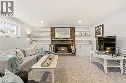 566 Lani Crescent, Burlington, ON - Indoor Photo Showing Living Room With Fireplace