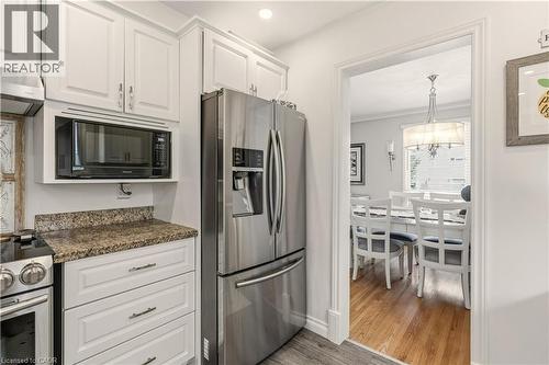 566 Lani Crescent, Burlington, ON - Indoor Photo Showing Kitchen
