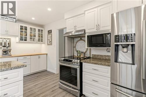 566 Lani Crescent, Burlington, ON - Indoor Photo Showing Kitchen With Upgraded Kitchen