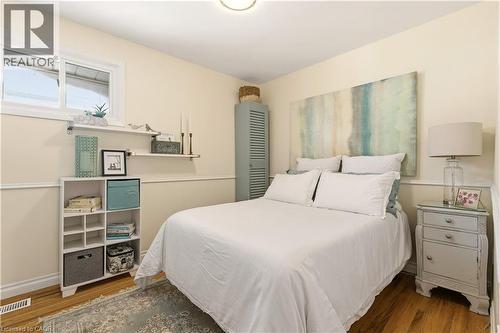 566 Lani Crescent, Burlington, ON - Indoor Photo Showing Bedroom