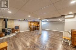 Family area with built-in bar & propane fireplace - 