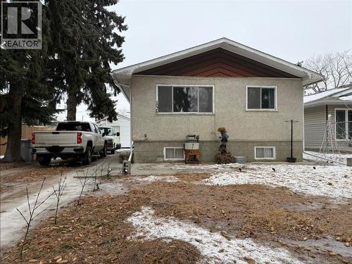 1026 11 Avenue, Wainwright, AB - Outdoor