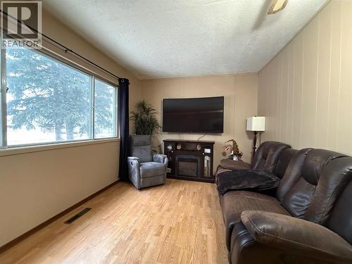 1026 11 Avenue, Wainwright, AB - Indoor Photo Showing Living Room