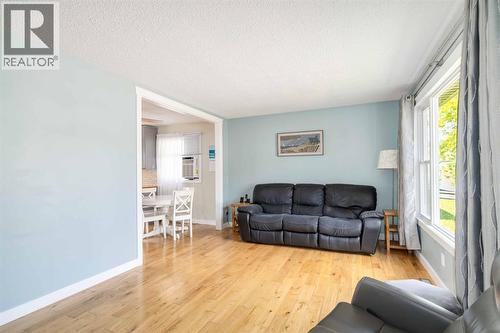 129 Ermine Crescent, Fort Mcmurray, AB - Indoor Photo Showing Living Room