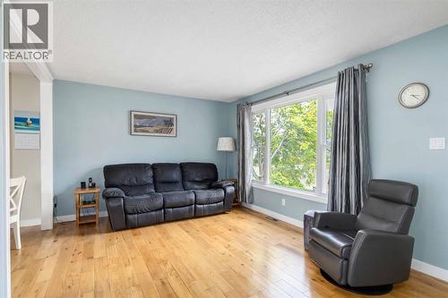 129 Ermine Crescent, Fort Mcmurray, AB - Indoor Photo Showing Living Room
