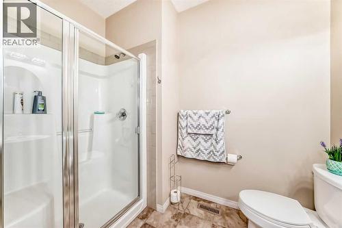 71 Martha'S Meadow Close Ne, Calgary, AB - Indoor Photo Showing Bathroom