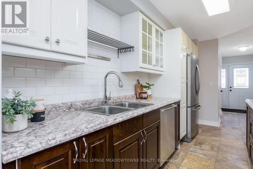 51 Lynden Circle, Halton Hills, ON - Indoor Photo Showing Kitchen With Stainless Steel Kitchen With Double Sink With Upgraded Kitchen