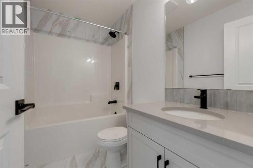 367 Fireside Drive, Cochrane, AB - Indoor Photo Showing Bathroom
