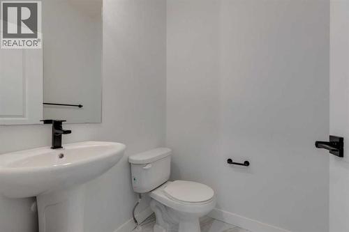 367 Fireside Drive, Cochrane, AB - Indoor Photo Showing Bathroom