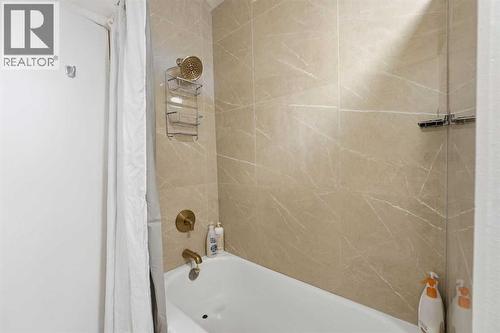 2314 Richmond Road Sw, Calgary, AB - Indoor Photo Showing Bathroom