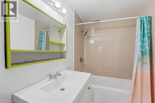 2314 Richmond Road Sw, Calgary, AB - Indoor Photo Showing Bathroom