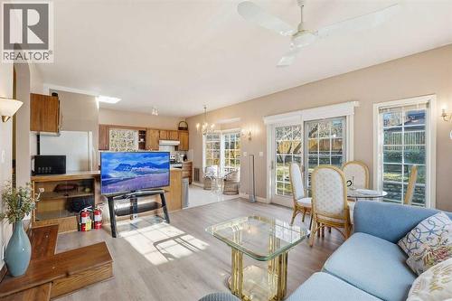 2314 Richmond Road Sw, Calgary, AB - Indoor Photo Showing Living Room