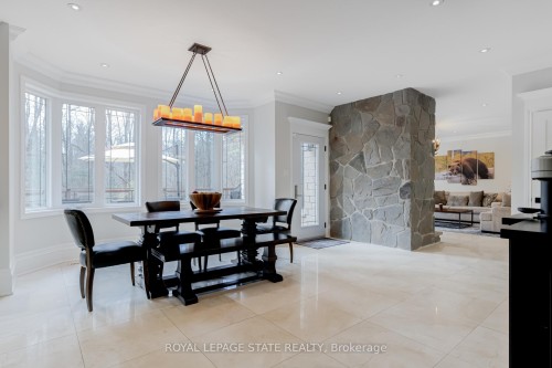 18 Elder Crescent, Hamilton, ON - Indoor Photo Showing Dining Room