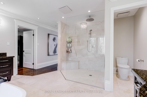 18 Elder Crescent, Hamilton, ON - Indoor Photo Showing Bathroom