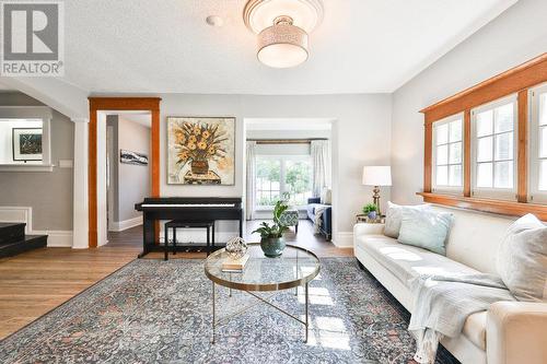 44 Mississauga Road N, Mississauga, ON - Indoor Photo Showing Living Room