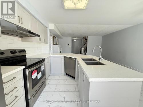 5450 Tree Crest Court, Mississauga, ON - Indoor Photo Showing Kitchen With Double Sink